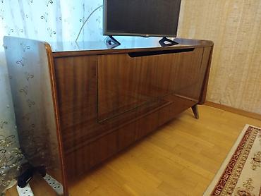 tv altdigi: Qəhvəyi rəngdə dolab, TV altliqi kimi de istifade etmek olar ici — 3