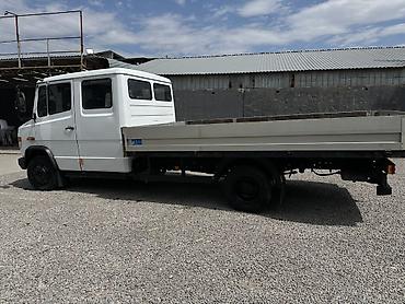 mersedes axor: Mercedes-Benz Vario 814D — бортовой грузовик с двойной кабиной — 8
