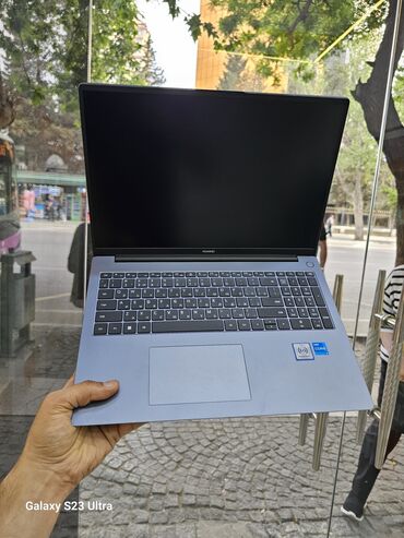 Acer: Intel Core i5, 15.6 "