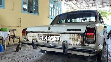avtomobilin on şuşəsi: Avtomobil: GAZ-24 “Volqa” sedan Xüsusiyyətlər: - Korpus: 4 qapılı — 4