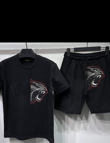 kompleti pantalone i sako: Muski komplet: majica i sortc u crnoj boji