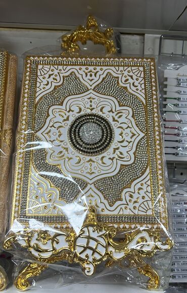 Dini kitablar: .Demir quran qablari 80 manatdan baslayir. Plastik quran qablâri 50 — 10
