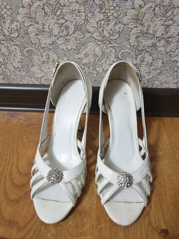 вечерние женские туфли: Туфли 35, цвет - Белый