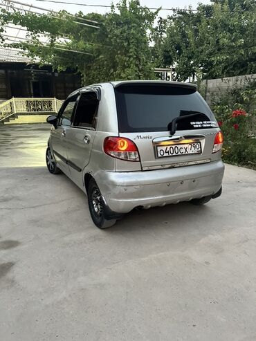 опель вектра б: Серебристый хэтчбек Daewoo Matiz с пятидверным кузовом, выполненный в