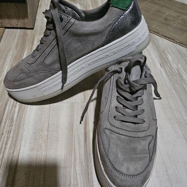 Women's Sneakers and athletic shoes: 40 — 2