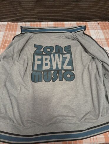 Куртки: (Мужские верхние вещи, разные модели и размеры: 500с за штуку бу есть — 9