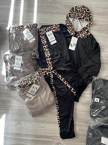 Ženski komplet trenerke sa leopard detaljima - Dvodijelni set: duks s na lalafo.rs Ženski komplet trenerke sa leopard detaljima - Dvodijelni set: duks s