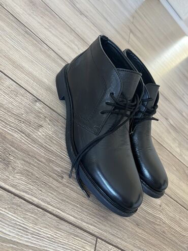 кроссовки адидас мужские оригинал кожаные: Мужская новая кожаная обувь, 43 размера. Привезли из Италии, очень