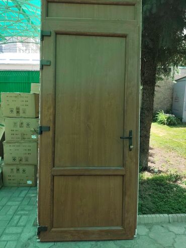 Межкомнатные двери: Глухая дверь, Пластик, Распашная, Б/у, 250 *140, Самовывоз