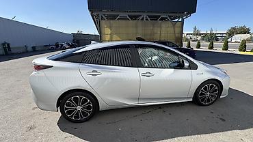 8: Toyota Prius: 2016 г., 1.8 л, Вариатор, Гибрид, Хэтчбэк — 5