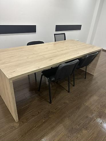 isci masa: Ofis/konfrans masası – açıq ağac teksturalı, minimal dizayn - Tip — 2