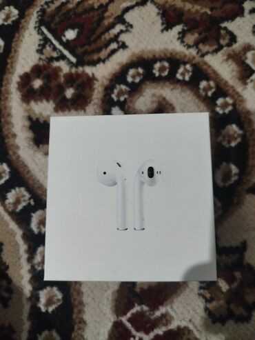 аирподс с чехлом: Беспроводные наушники Apple AirPods белого цвета в комплекте с