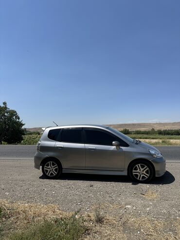 corolla runx: Ижарага берем: Жеңил унаа