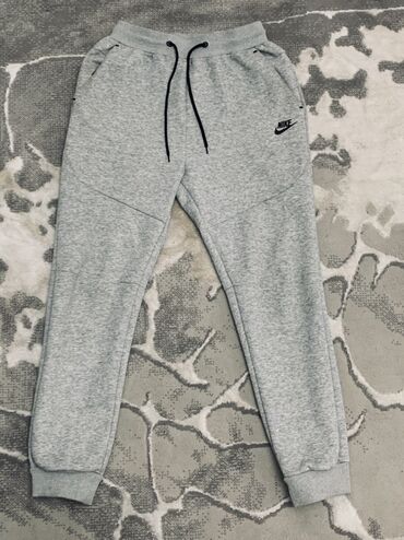 обувь кеды: Штаны Nike tech fleece серый состояние отличное Серые спортивные
