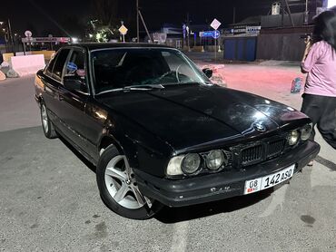 продаю номер авто: BMW 5 Series E34, седан, черный цвет. Классический кузов с фирменной