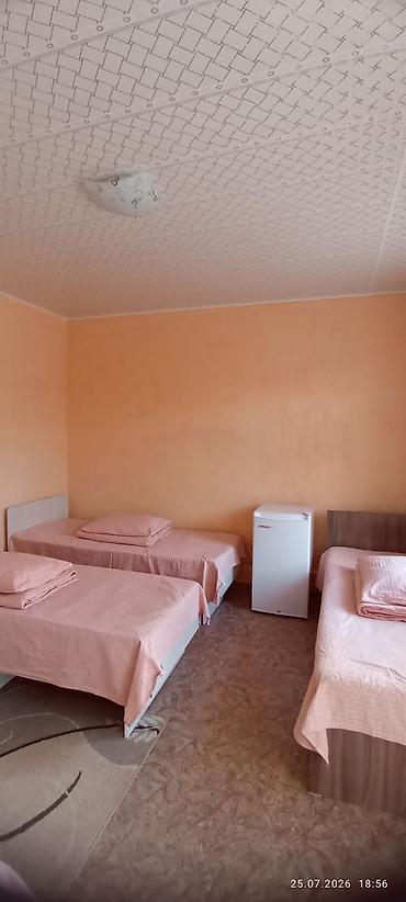 Номера от двух до 4х персон. В каждом номере есть душ, туалет — 4