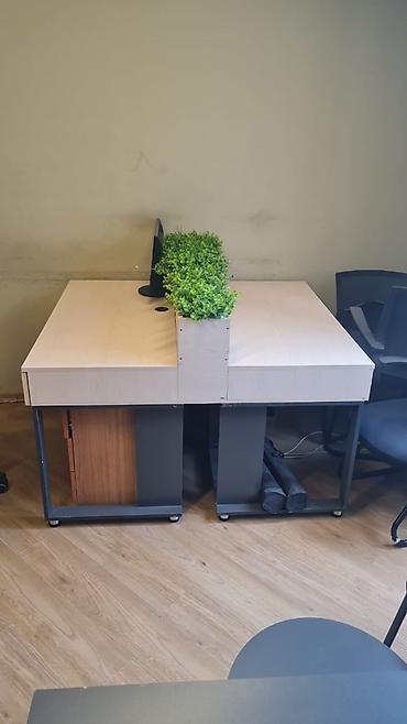 Ofis mebeli: 1ədəd 2 nəfərlik iş stolu, 1 ədəd 1 nəfərlik böyük iş masası. Kreslo — 2
