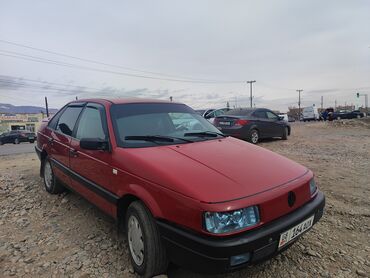 Транспорт: Volkswagen Passat: 1991 г., Механика, Бензин, Седан