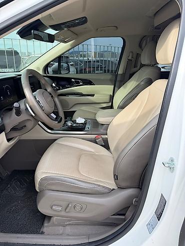 Kia: Kia Carnival: 2022 г., Минивэн — 42