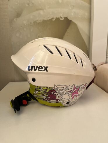 Шлемы: Продам шлем (горнолыжный), детский, размер XXS-S. UVEX оригинал