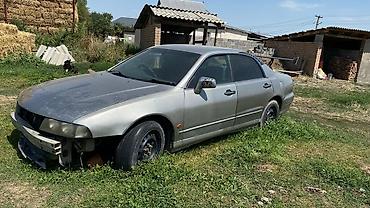e34 2 5: Mitsubishi Diamante: 1995 г., Седан — 3