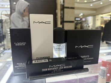 черная маска от черных точек: Набор декоративной косметики MAC Состав: - Тональный крем MAC