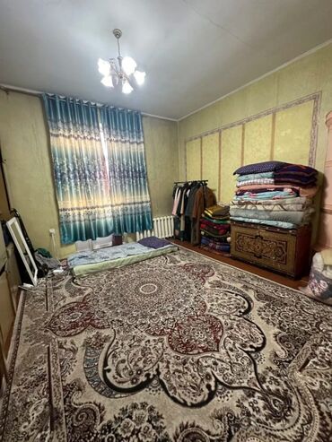 возле: 3 комнаты, 54 м², Сталинка, 2 этаж, Старый ремонт