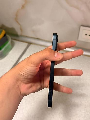 iphobe 13: IPhone 13, Qara — 3