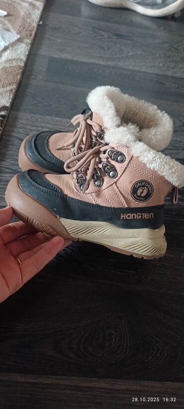 детские комплекты для дома: Детские зимние ботинки Hang Ten - Бренд: Hang Ten (логотип California
