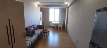 Uzunmüddətli kirayə mənzillər: Mənzil tam əşyalı kirayə verilir. 14.12 mərtəbə, 58 kv, 1 otaq, (1-2 — 2