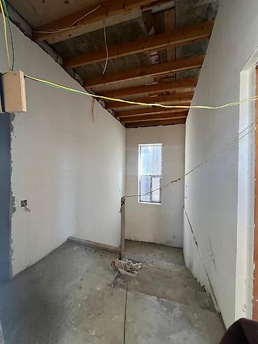 Həyət evləri və villalar: Çıxarısı kupçası var. 8otaq,2sanitar qovşağı,1mətbəx,217kv.m. 2sot — 9