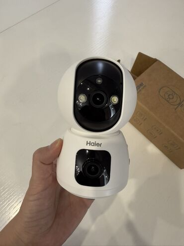 web камера: Поворотная умная домашняя камера безопасности Haier .Оснащена двумя