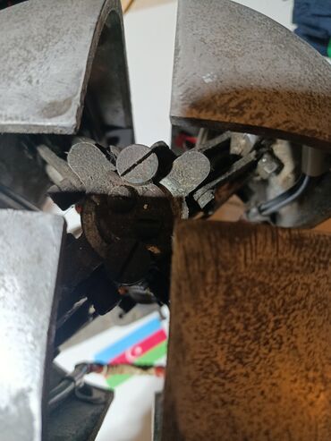 Digər istehsal avadanlığı: Sənaye tipli köhnə model şnur bükmə/uc bağlama maşını Təsvir: - — 8