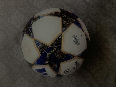 Toplar: UEFA Champions League rəsmi dizaynlı futbol topu Qurban Qurbanovun — 2