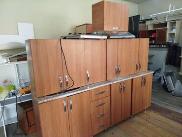 madeyra metbex mebeli qiymetleri: Metbex mebeli qeti deffekti yoxdur olcusu 3 metr uzerinde qaz moyka