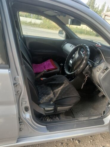 тико 40000: Honda HR-V: 2001 г., 1.6 л, Механика, Бензин, Кроссовер