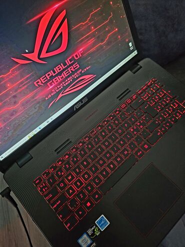 ASUS: Intel Core i7, 17.3 " — 8