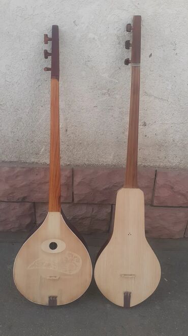 Комузы: Оруктон жасалган комуздар жана кылкыяктар сатылат, уста озу комузчу — 5