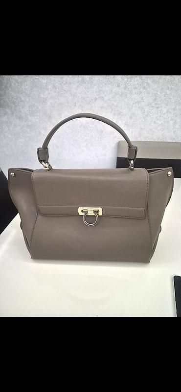 Çantalar: Salvatore Ferragamo qadın əl çantası - Model: üstdən tutacaqlı, flap — 1