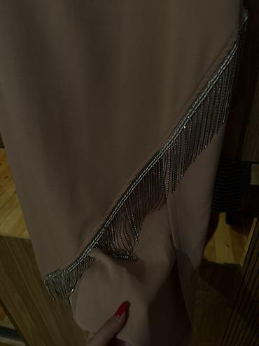 nazik sep: Zərif pudra rəngində qadın donu - Model: midi uzunluqda, asimmetrik — 5