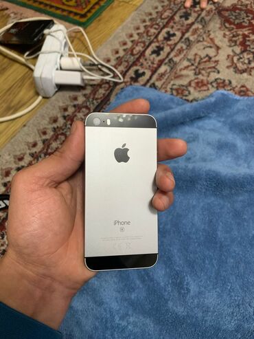 чехол айфон se: IPhone SE, Колдонулган, 32 ГБ, Күмүш, Каптама, 100 %