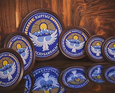 Картины: Герб КР: 50х50- 3000с — 1