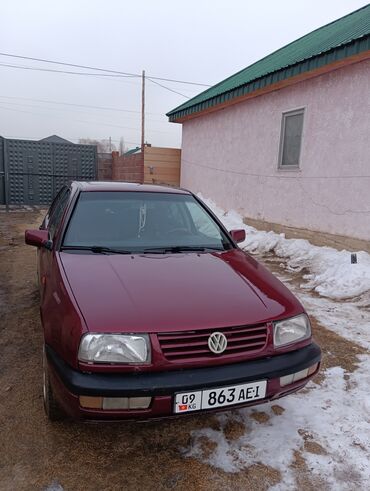 Volkswagen: Volkswagen Vento: 1993 г., 1.8 л, Механика, Бензин, Седан