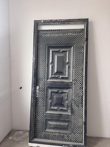 seyf qapılar ucuz: 2 ədəd seyf qapı. İkisi də içəri sağa açılır. Standart ölçü, bina — 2