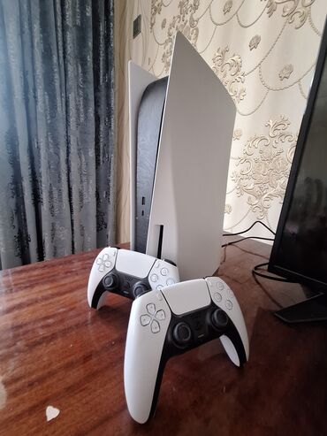 x box 360: Salam yaxşi vəziyyətdə Playstation 5 satilir üstündə bütün şnurlari və