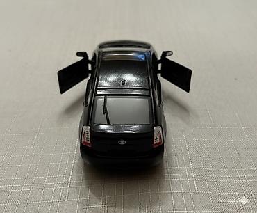 stacktrack oyuncaq dəsti: Qara rəngli Toyota Prius miniatür modeli - Miqyas: təxmini 1:32 — 3