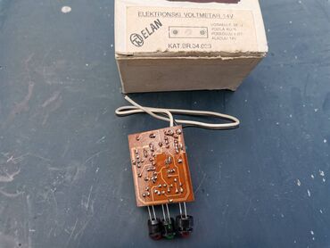 Auto delovi: Elektronski Voltmetar za 14V ELAN. Novo. Lampicama pokazuje kakvo je — 10