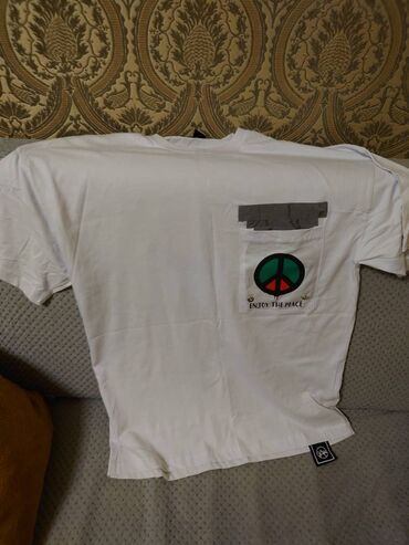 Köynəklər: Магазин закрылся в наличии осталось много качественных футболок — 12