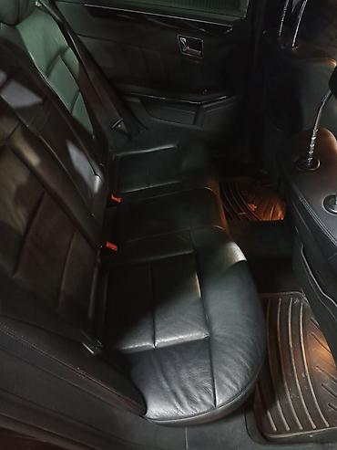 Другие автомобили: Седан бизнес‑класса темно‑бордового цвета. Кузов — классический — 11