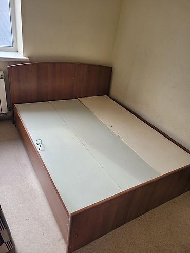 Двуспальные кровати: Двуспальная кровать с матрасом. - Размер спального места — 2